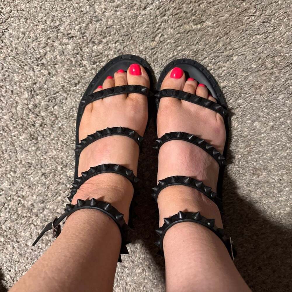 Steve Madden Matte Black Studded Strappy Jelly Sandals 8